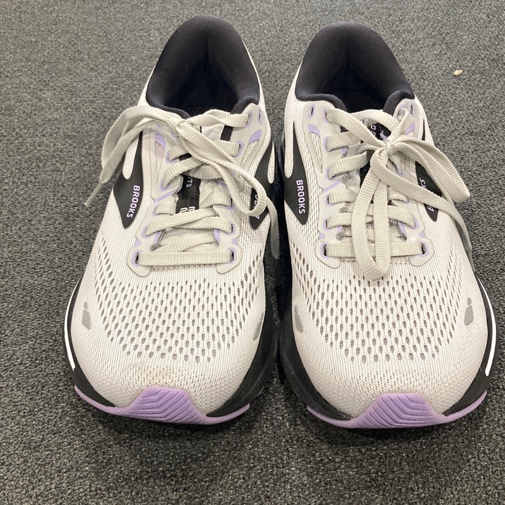 Brooks Women's Running Shoes - White and Purple